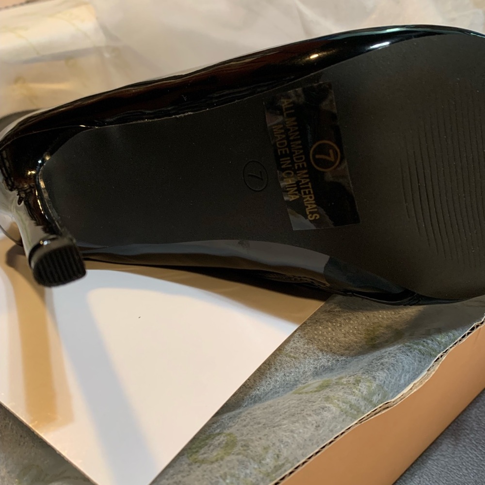 NEW Black Patent Leather Pointed Toe Booties - Picture 5 of 5